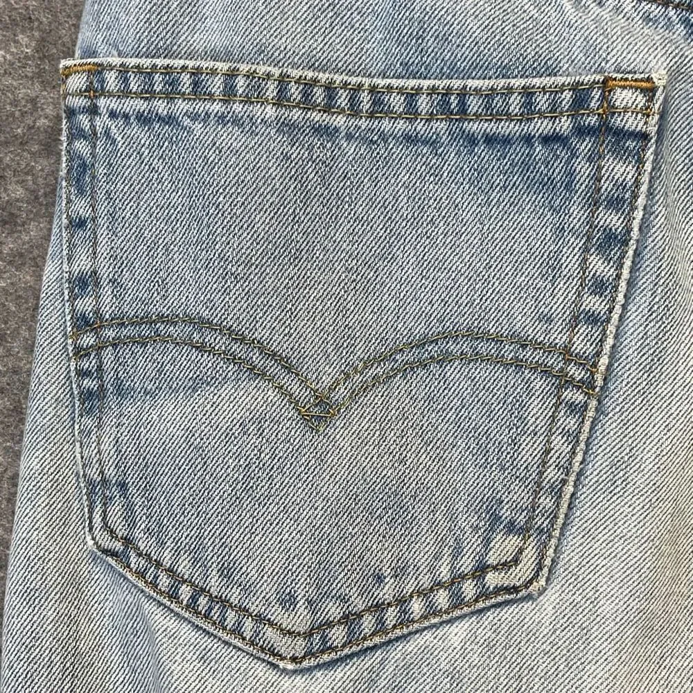 Levi's Jeans‎ Men's Size 35 x 34 Blue Denim Straight Leg High-Rise Light Wash